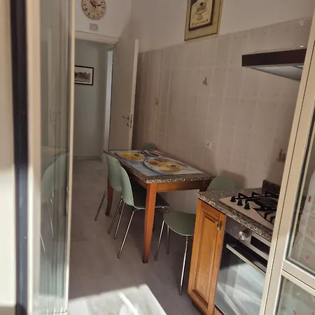 Hc - Three Cozy Near Metro Apartmán
