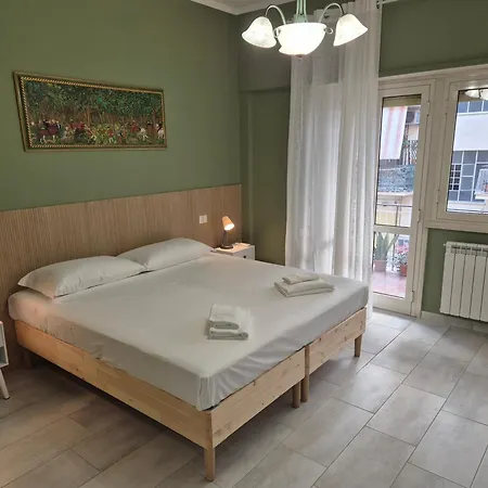 Hc - Three Cozy Near Metro Apartmán
